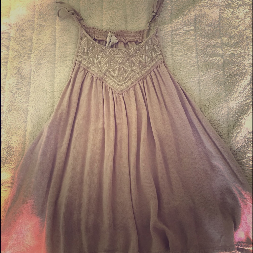 Aeropostale flowing tank with unique stitching